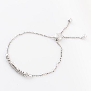 Bracelet, 14K white gold with brilliant-cut diamonds.