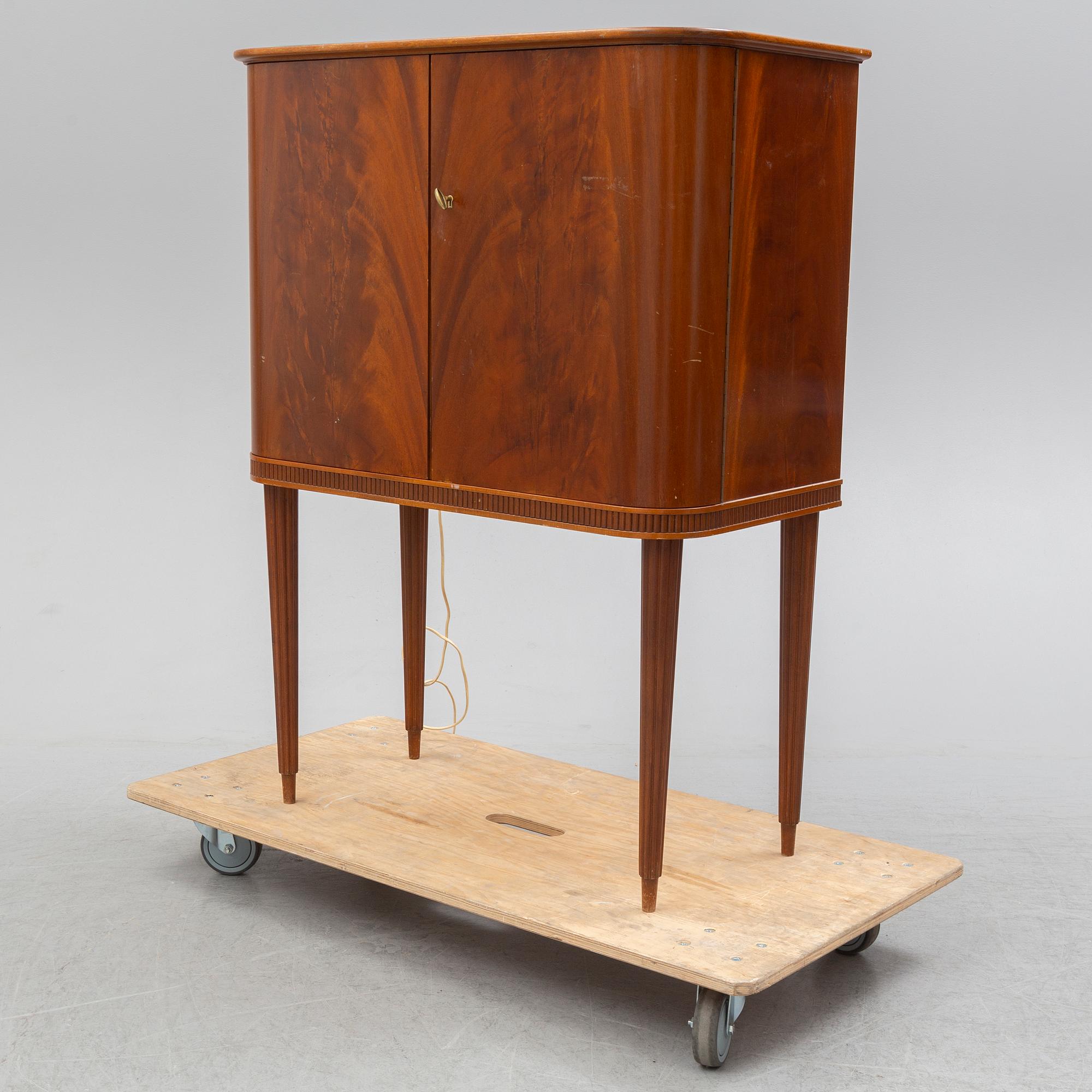 BARSKÅP, Förenade Möbelfabrikerna, Linköping. 1900-talets mitt.