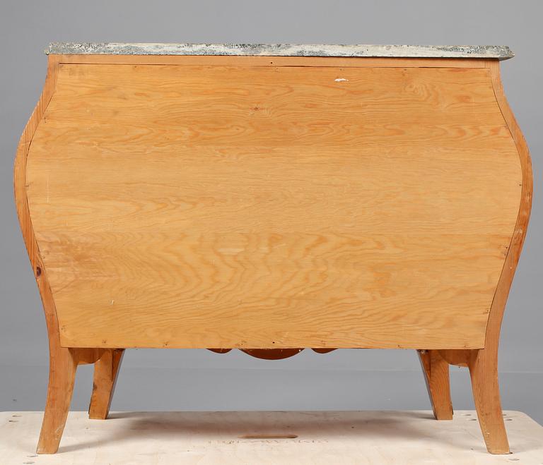 BYRÅ, rokokostil, 1900-talets andra hälft.