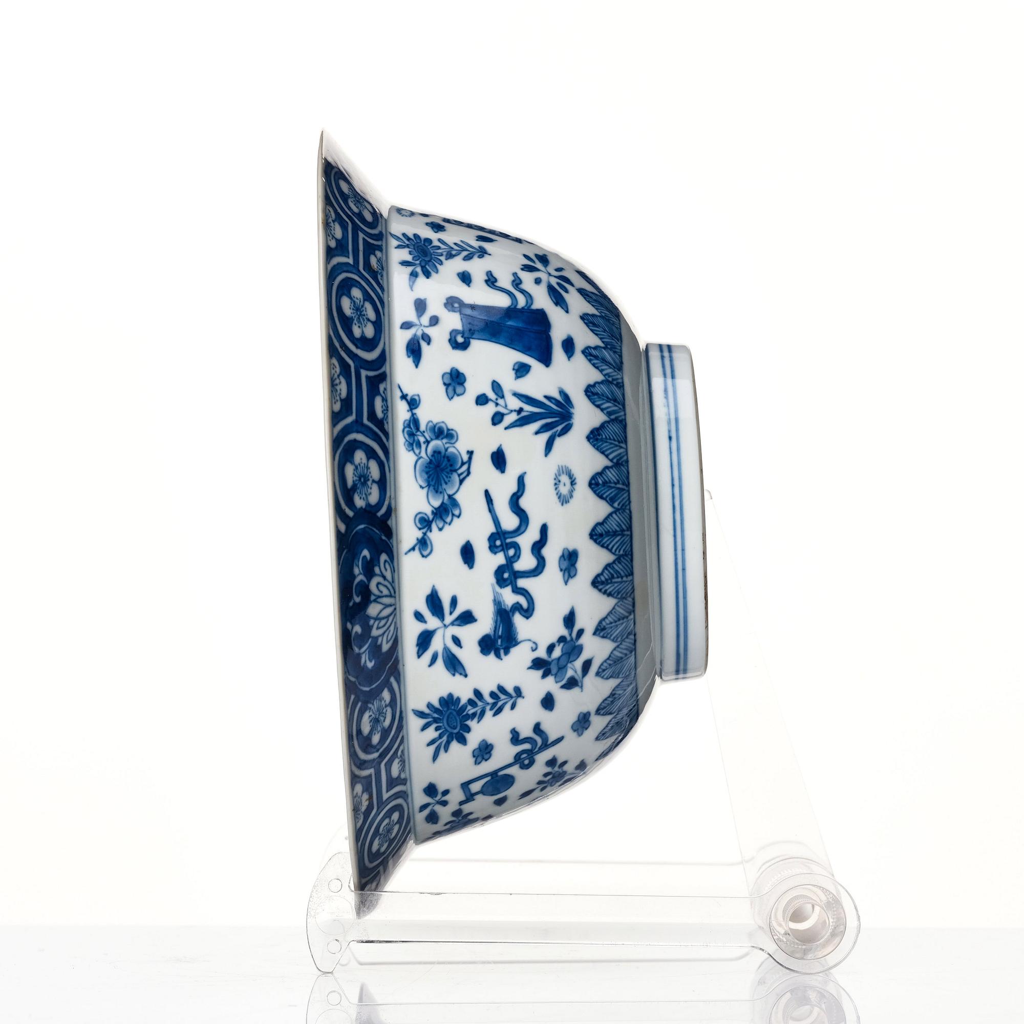 Skål, porslin. Qingdynastin, Kangxi (1662-1722).