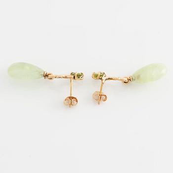 Earrings with pear-shaped prehnite, peridot, and brilliant-cut diamonds.