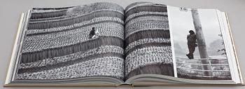 CHRISTO & JEANNE-CLAUDE, 2 volume book project with fabric application. Published in 1998.