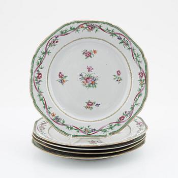 A set of five famille rose dinner plates, Qing dynasty, Qianlong (1736-95).