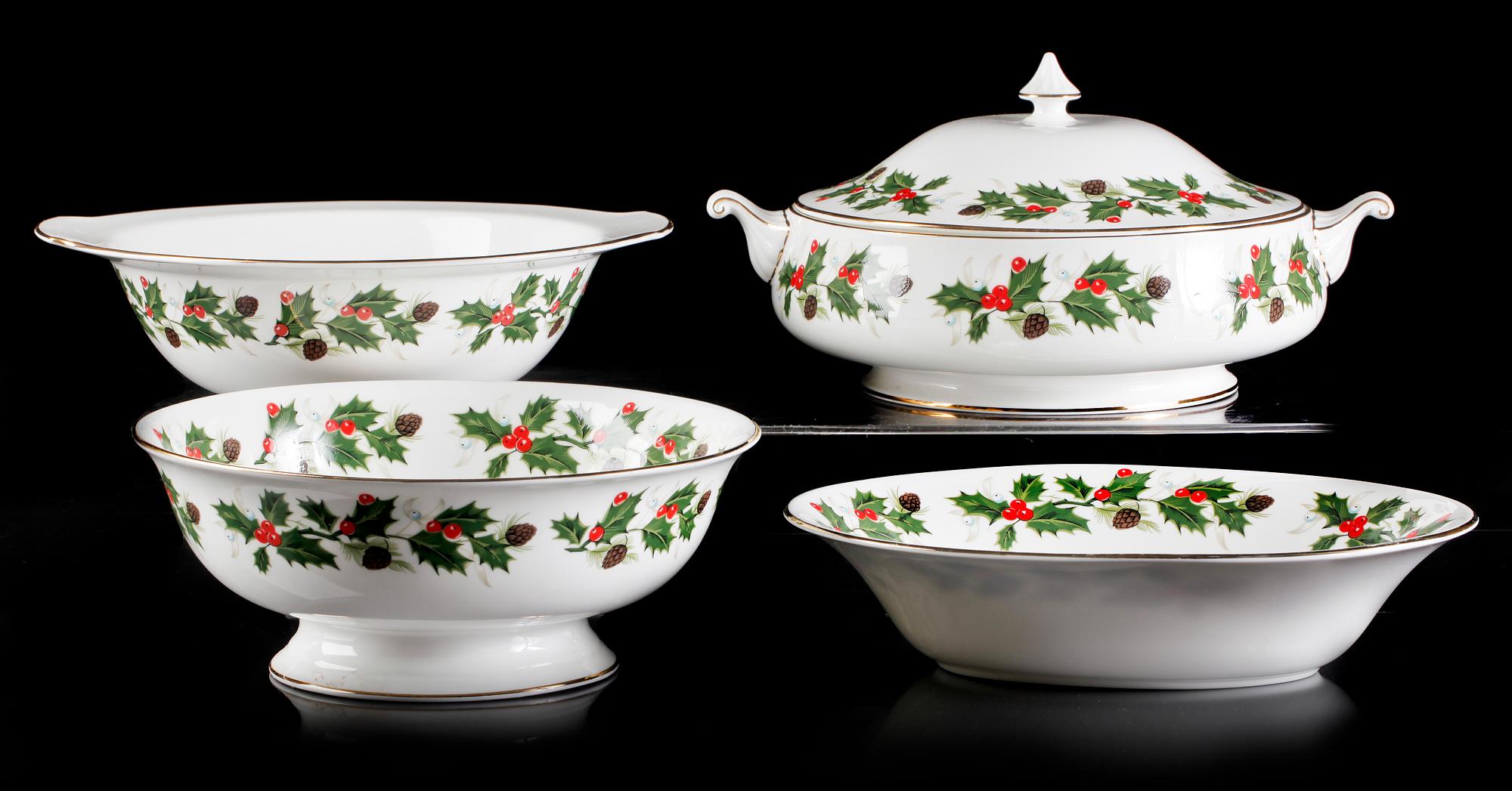 JULSERVIS, 95 delar, porslin, "Noel", Royal Grafton, England, 1900-talets andra hälft.