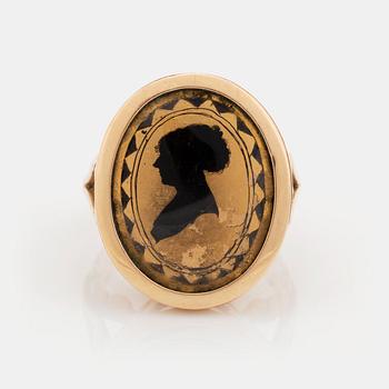 An 18K gold ring, 19th century.