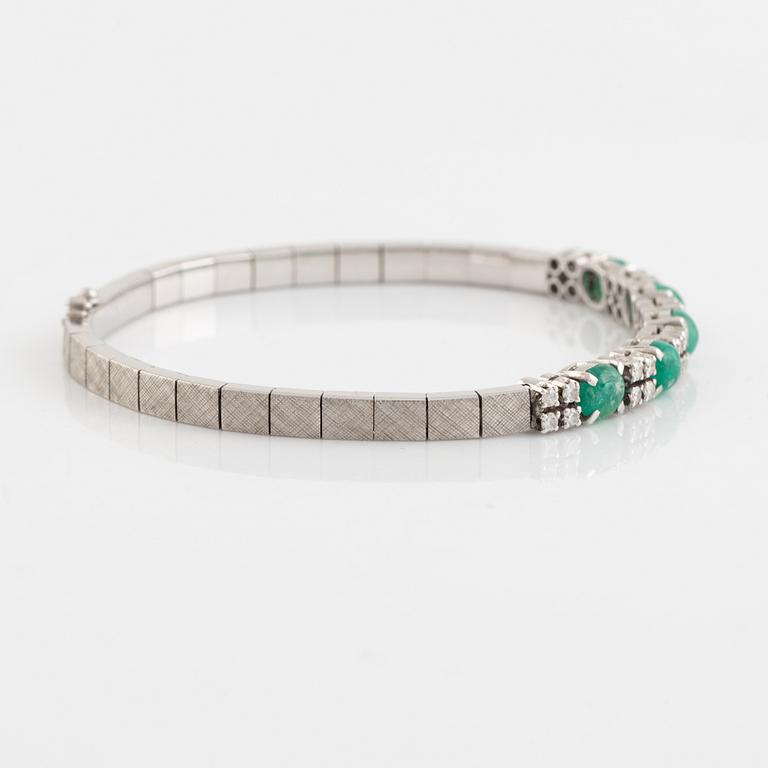 Bracelet, white gold with cabochon-cut emeralds and brilliant-cut diamonds.