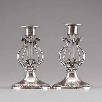 LJUSSTAKAR ett par. Silver, Pehr Olof Bäckström, Gävle, 1829.