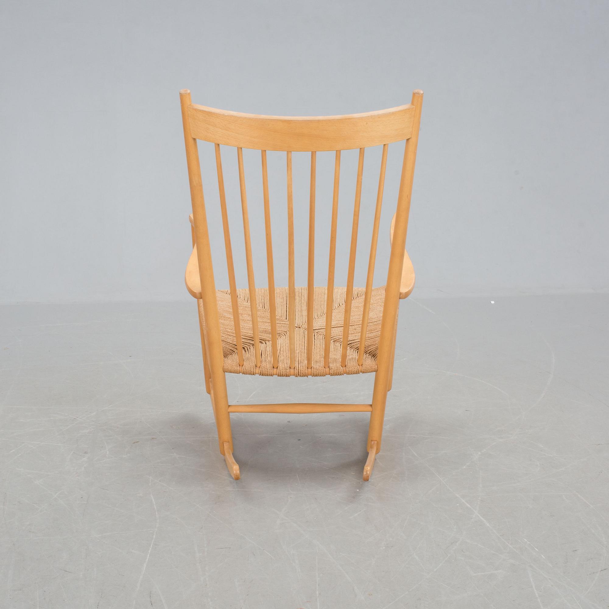 GUNGSTOL, "J16", Hans J Wegner, F.D.B. Mobler, Danmark.