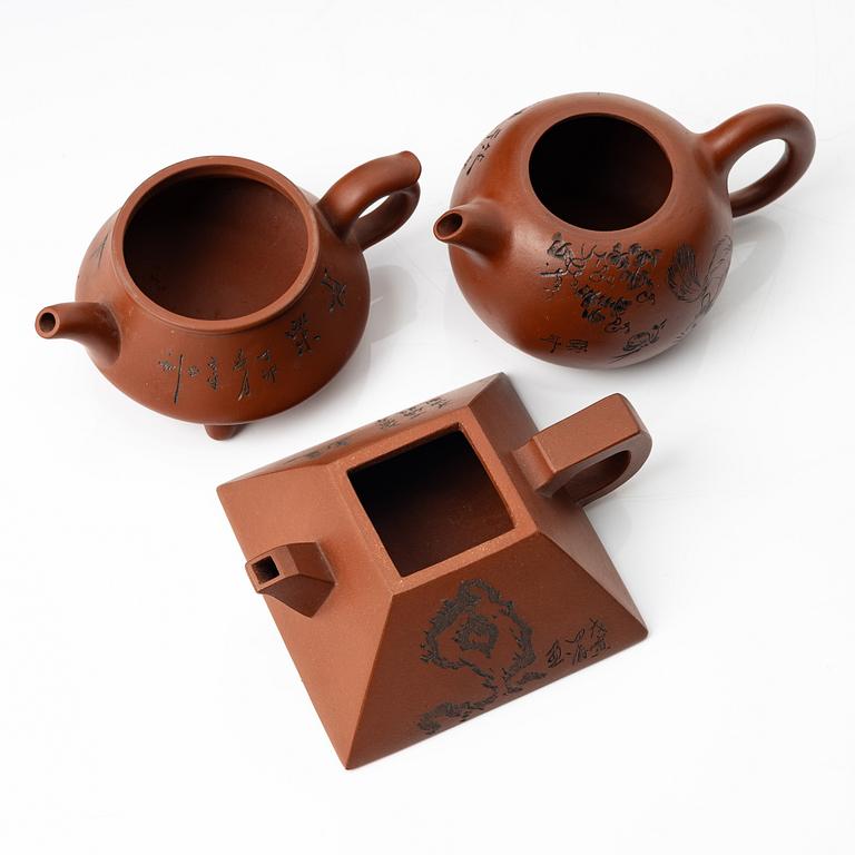 A group of three Chinese yixing teapots, 1980/90s.