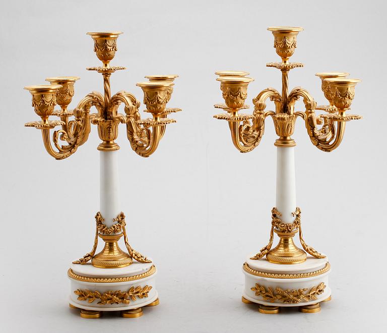 KANDELABRAR, 1 par, gustaviansk stil, 1900-talets första hälft.