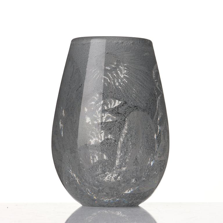 Nils Landberg, "expo 129", a unique glass vase, Orrefors 1944.