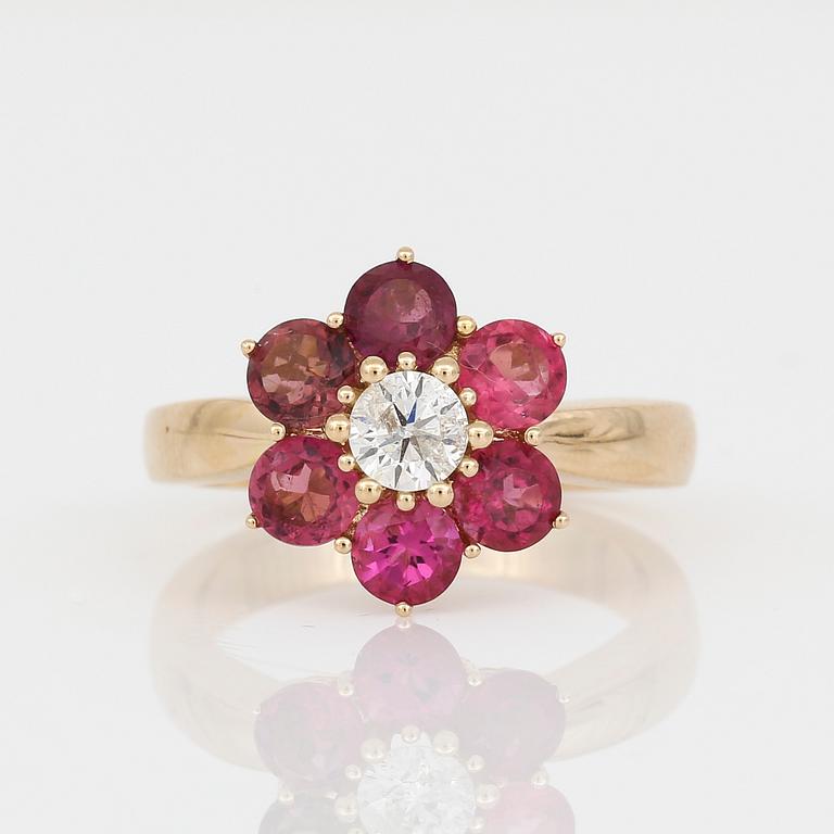 RING, 14K guld med rosa turmaliner, tot ca 1,38 ct och briljantslipad diamant, ca 0,31 ct. Total vikt ca 5,53 g.