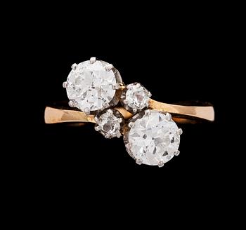 1154. An old cut diamond ring, app. 0.90 cts each.