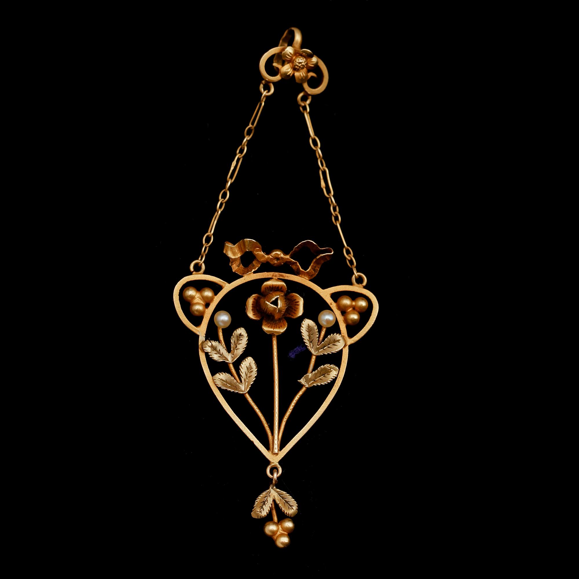 HÄNGE, guld, 1900-talets första hälft. Vikt ca 3 g.