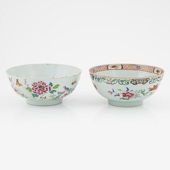 Bålskålar, två stycken, kompaniporslin. Qingdynastin, Qianlong (1736-95).