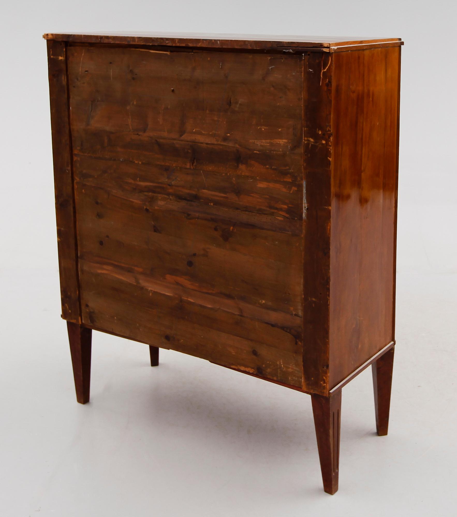 CHIFFONJÉ, sengustaviansk, 1800-talets början.