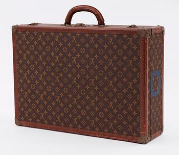 577. A monogram canvas suitcase by Louis Vuitton.