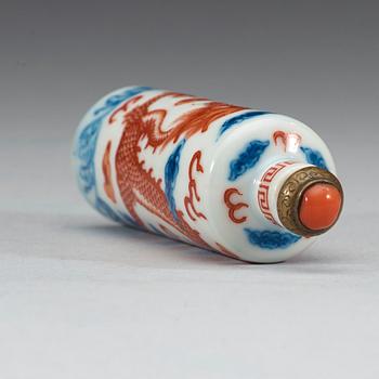 SNUSFLASKA, porslin. Qingdynastin, Guangxu sex karaktärers märke och period (1875-1908).