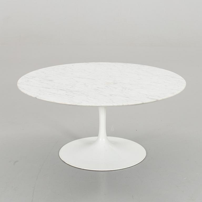 EERO SAARINEN, a Tulip sofa table.