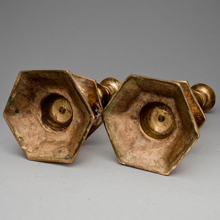 LJUSSTAKAR, ett par, malm, barockstil, 1800-tal.
