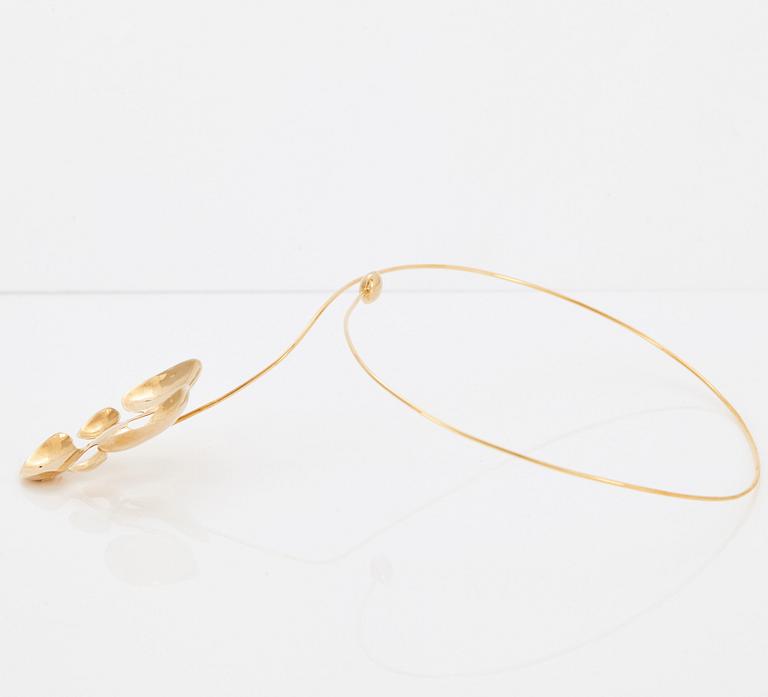 An 18K gold Wolfgang Gessl necklace.