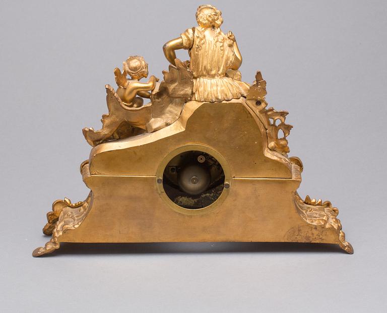 BORDSPENDYL, nyrokoko, 1800-talets andra hälft. Frankrike.