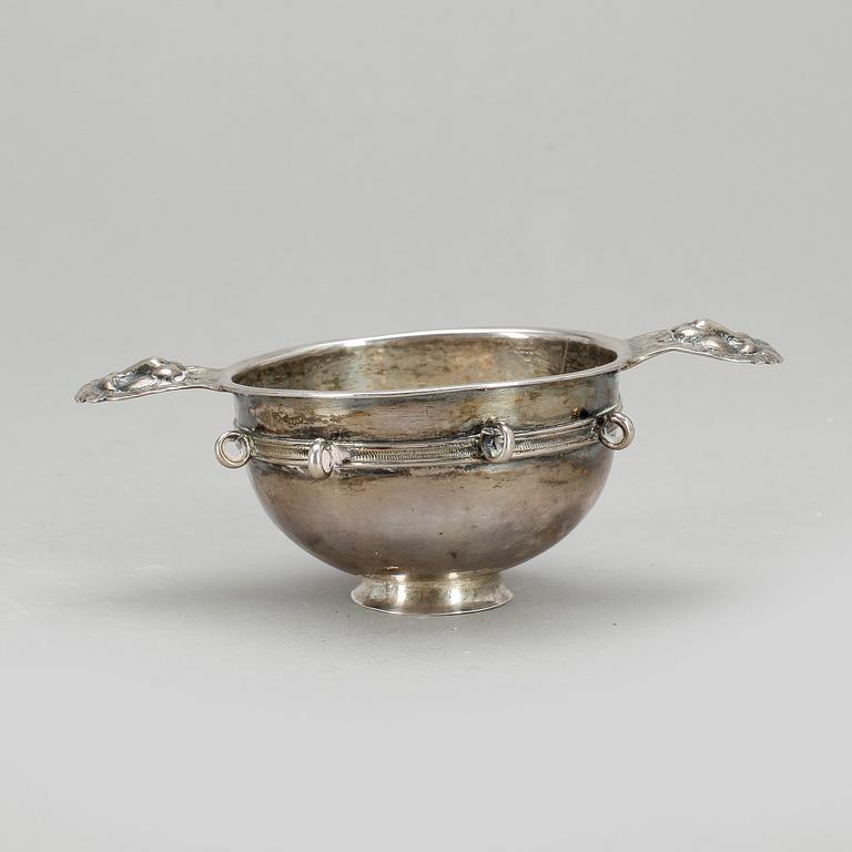 SUPKOPP, silver,Nils Öhstedt, Piteå, 1833. Vikt ca 46 gram.