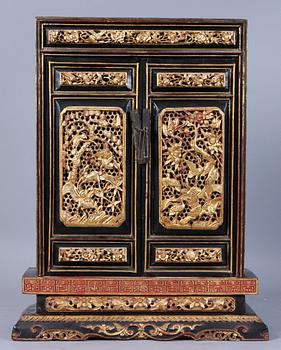 MINIATYRSKÅP, orientaliskt, 1900-talets början.