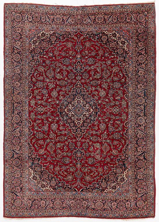 A semi-antique carpet, Kashan, c. 310 x 215 cm.