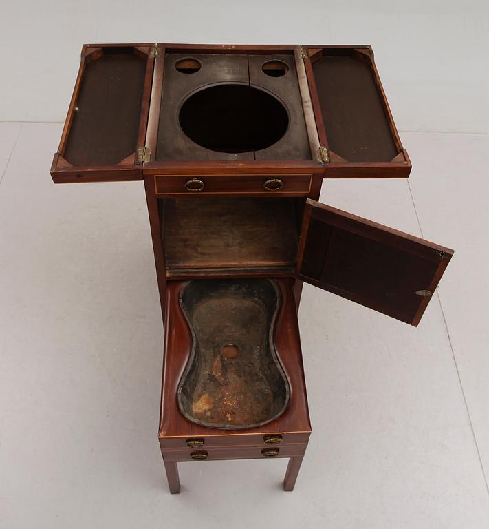 KOMMOD, troligen England, 1800-tal.