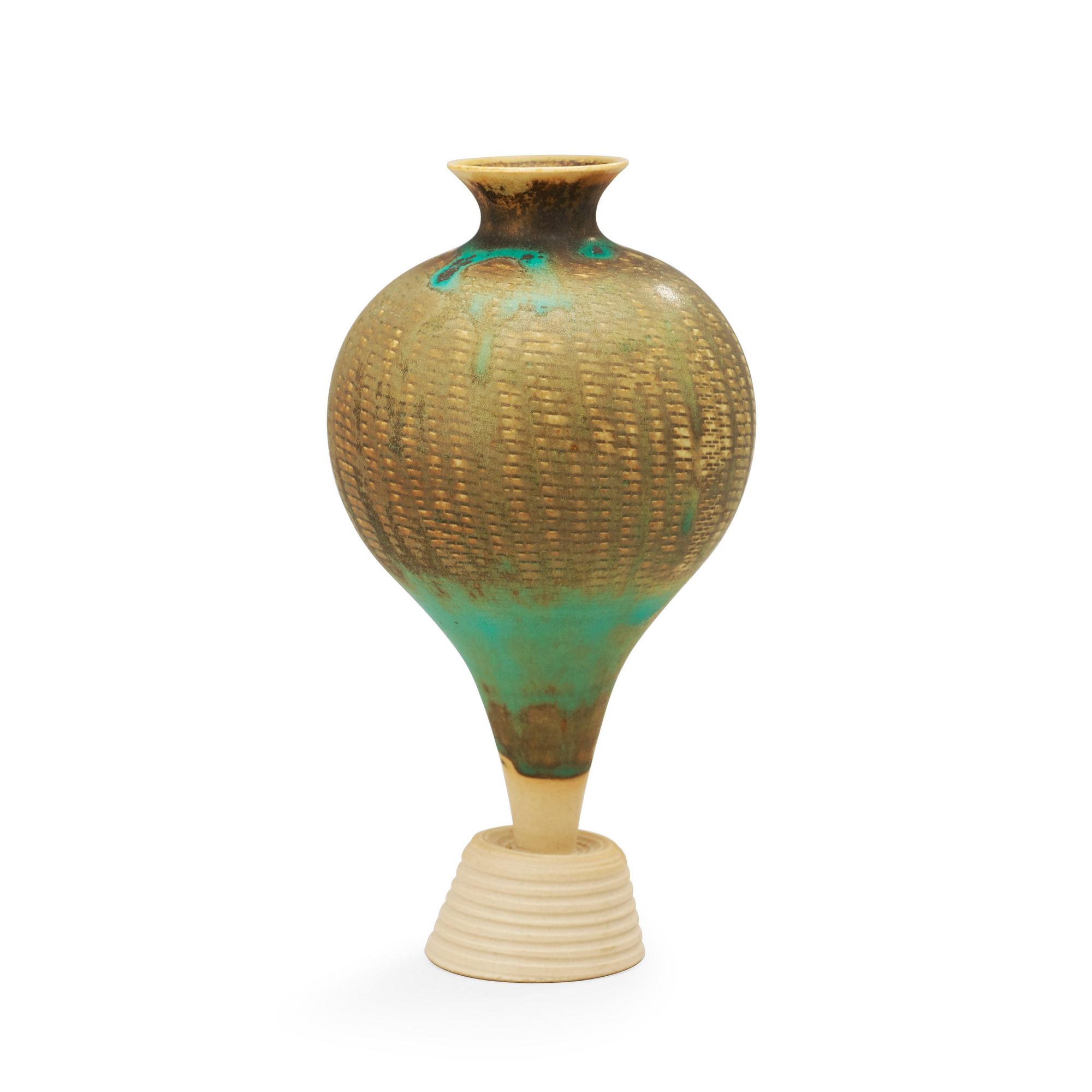 A Wilhelm Kåge 'Farsta Spirea' stoneware vase, Gustavsberg Studio 1957.