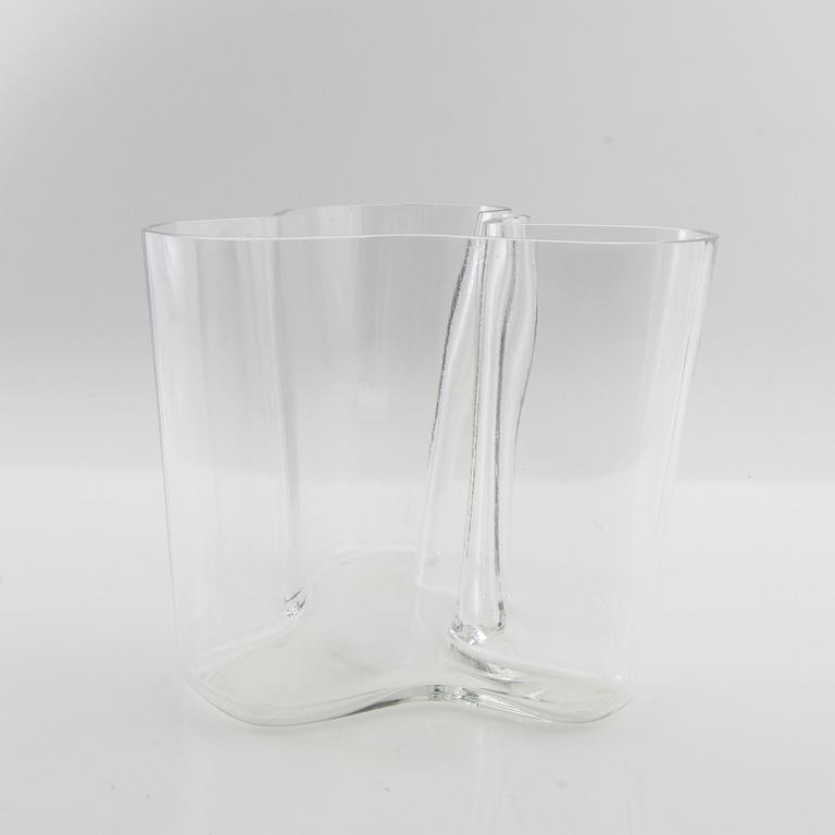 Alvar Aalto, vase model no. 3030 signed Alvar Aalto, Iittala Finland.