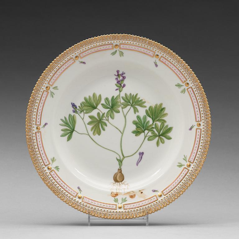 A set of seven Royal Copenhagen 'Flora Danica' dinner plates, 20th Century.