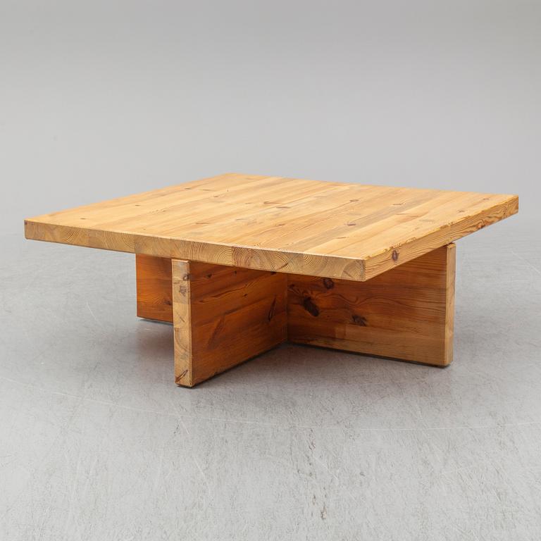 A late 20th Century coffee table.