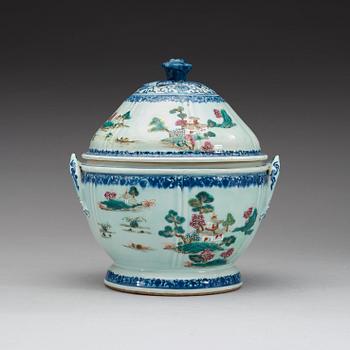 A famille rose and under glaze blue tureen with cover, Qing dynasty, Qianlong (1736-95).