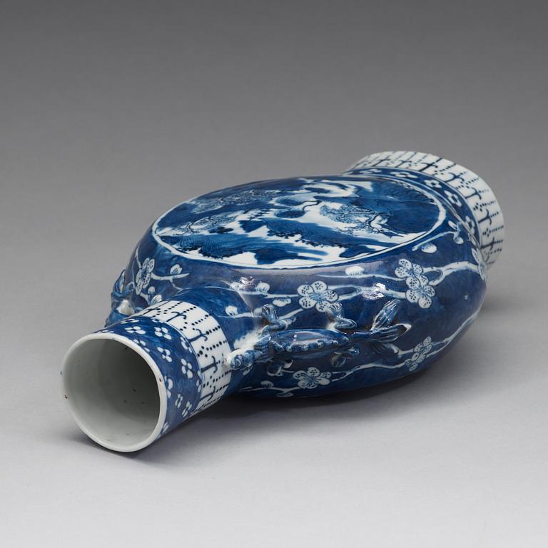 A blue and white moon flask, Qingdynasty, 19th Century.