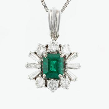 Pendant in white gold with emerald and baguette-cut and brilliant-cut diamonds, white gold chain.