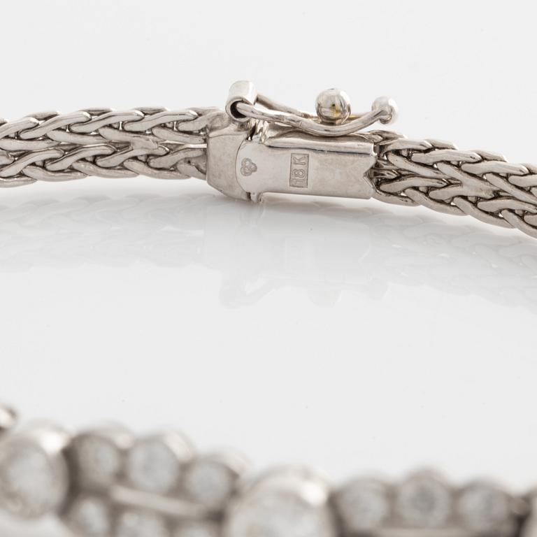 Bracelet 18K white gold with round brilliant-cut diamonds.