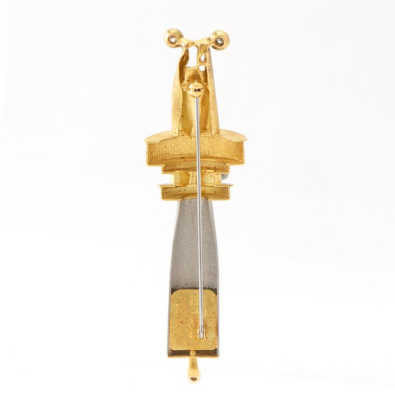 Magnus G:son Liedholm, Brooch 18K gold and platinum set with round brilliant-cut diamonds.