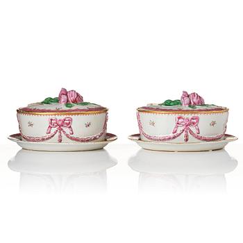 A pair of famille rose 'Export porcelain' tureens with covers, Qing dynasty, 18th century.