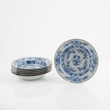 A set of six blue and white soup plates, Qing dynasty, Qianlong (1736-95).