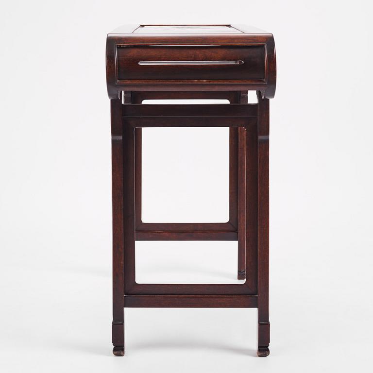 Altarbord, hardwood. Sen Qingdynasti.