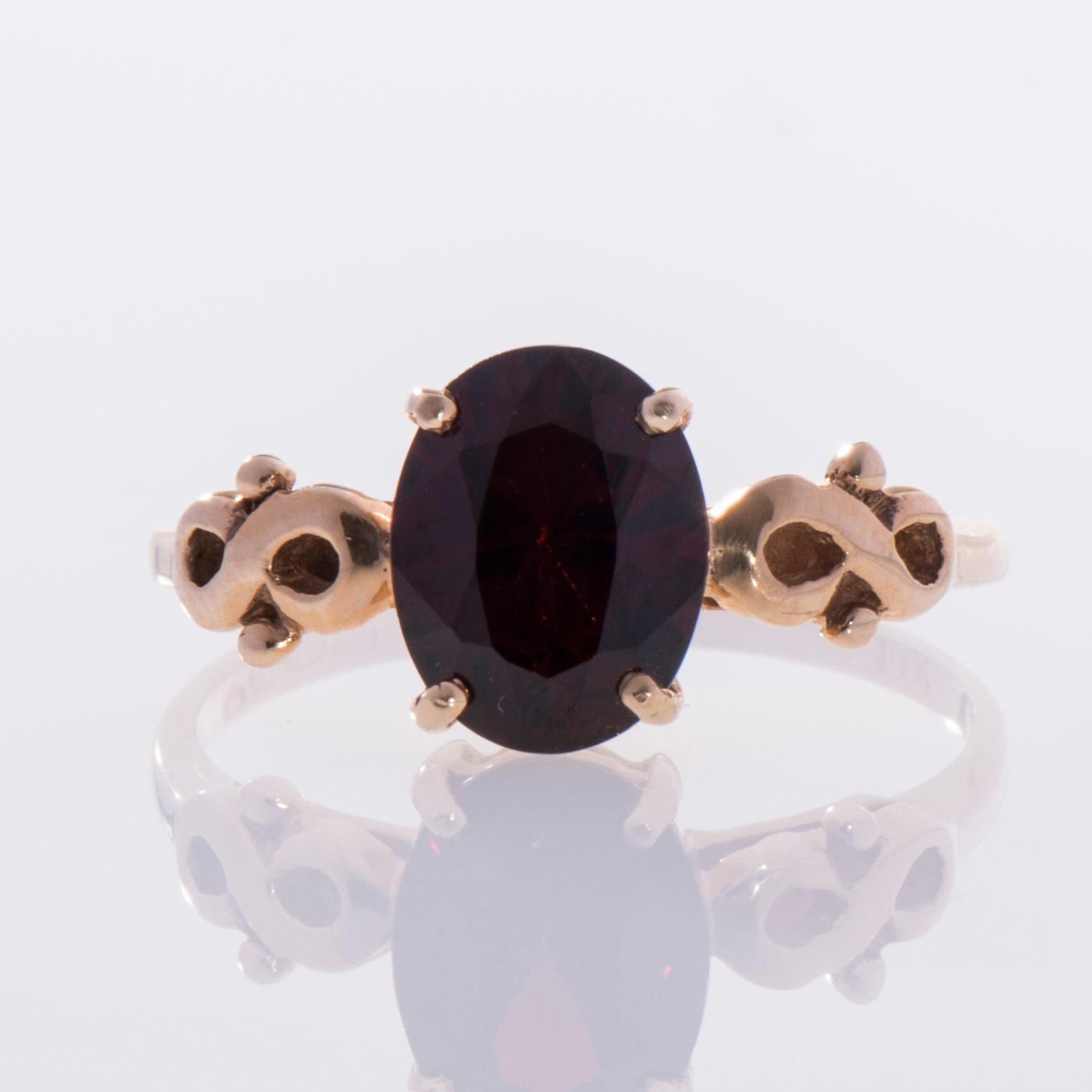 RING, 14K guld, granat, finska stämplar, 1994. Vikt 2,4 g.