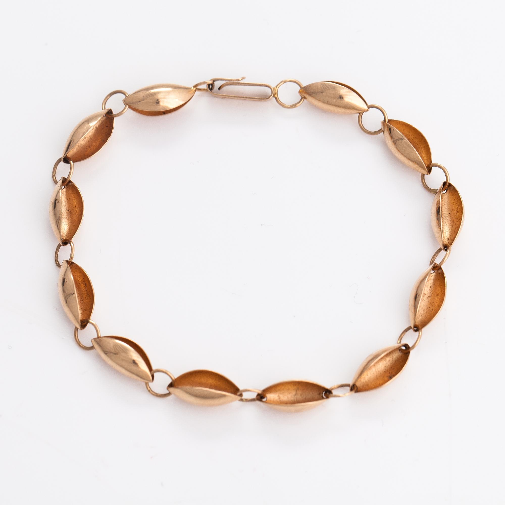 Matti Hyvärinen, A 14K gold bracelet. SiroKoru, Turku.