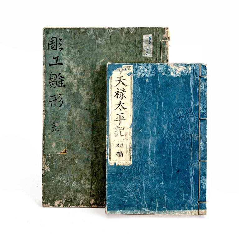 A set of two japanese books 19th/20th century.