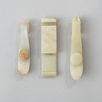 A set of three nephrite belt hooks, Qing dynasty (1644-1912).