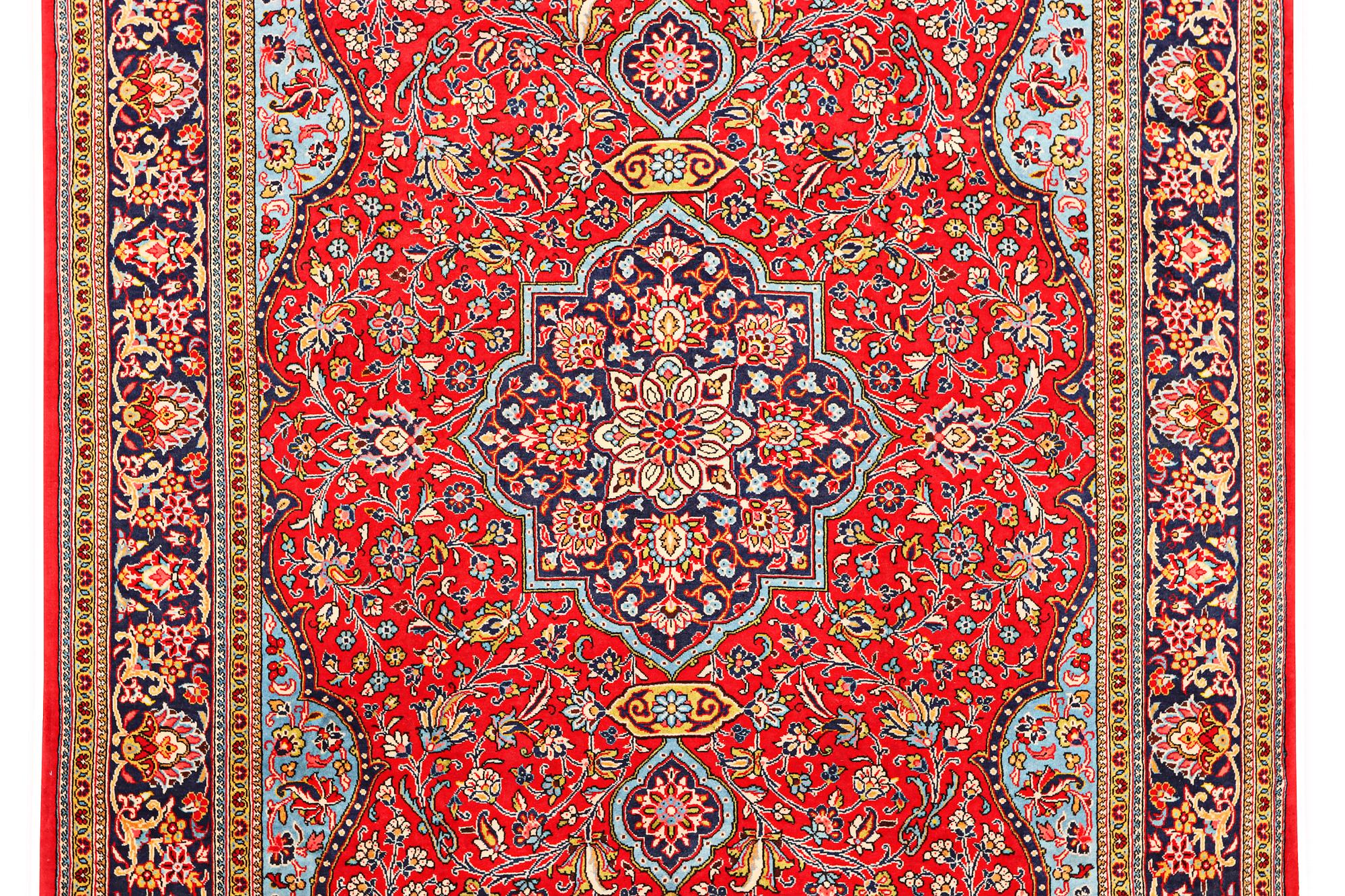 A Kashan carpet, c. 324 x 213 cm.