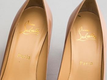 SKOR, Christian Louboutin.