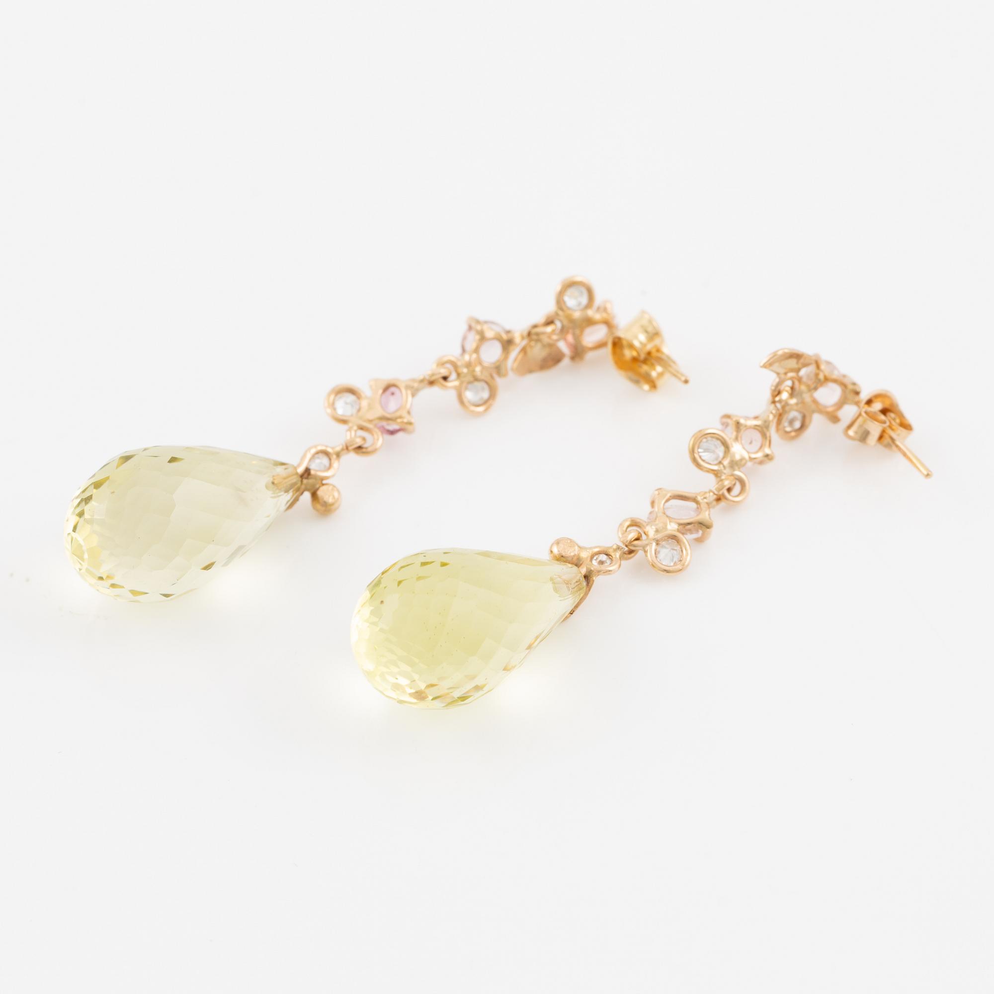 Örhängen, Mandelstam, 18K guld med brioletteslipad limekvarts, briljantslipade diamanter och rosa turmaliner.