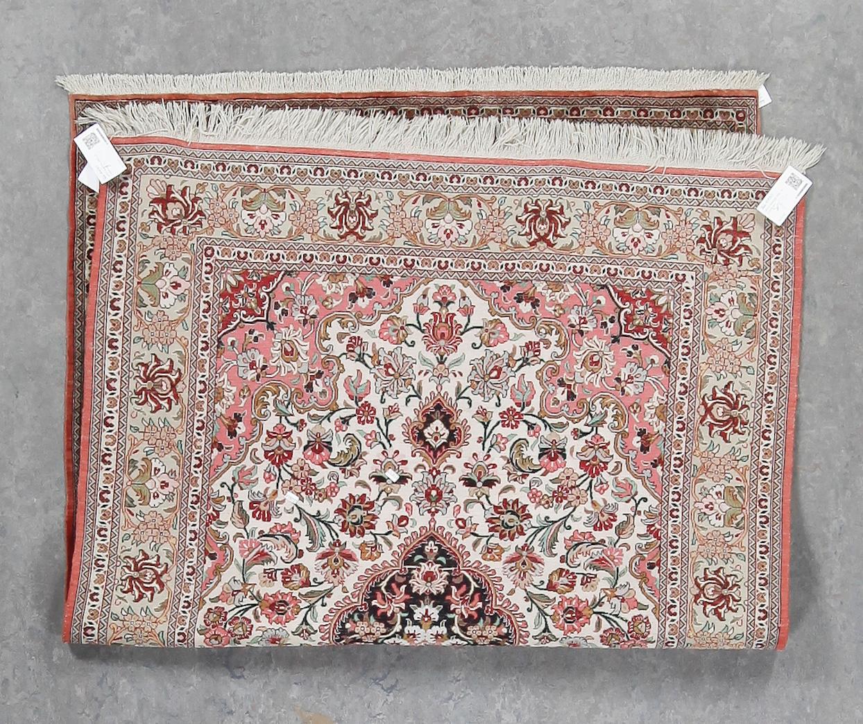 MATTA, sannolikt Kashmir, silke, ca 167x109 cm.